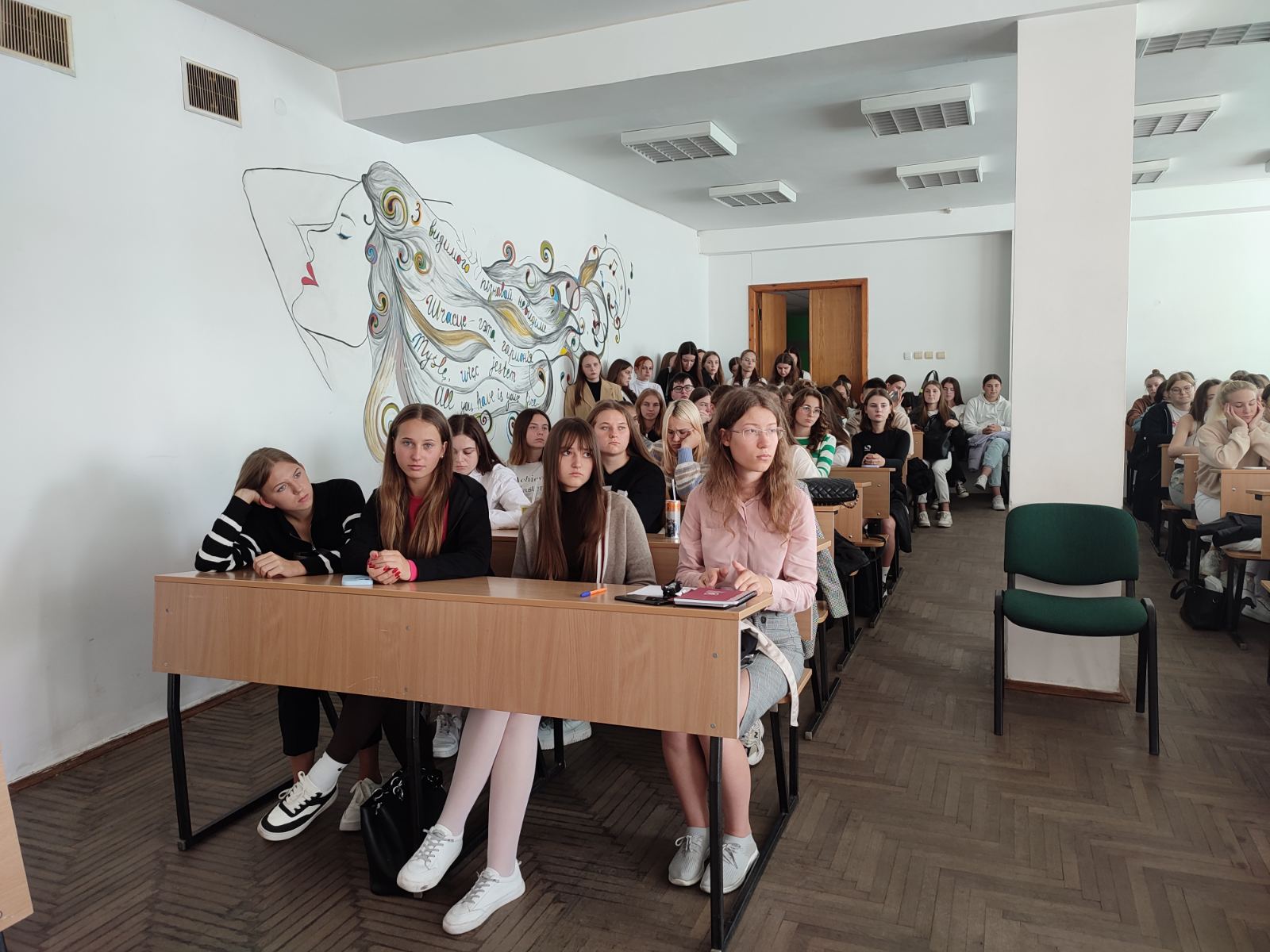 Розмова про журналістику і літературу: волинські студенти зустрілися з Надією Гуменюк