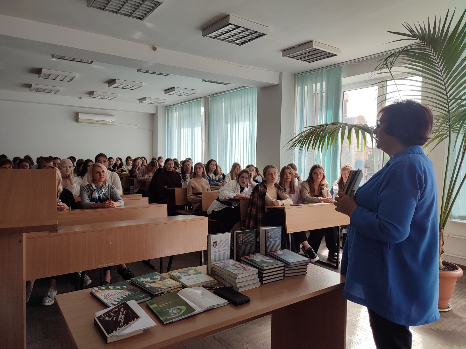 Розмова про журналістику і літературу: волинські студенти зустрілися з Надією Гуменюк