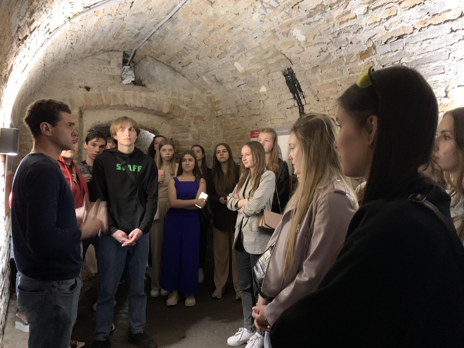 Студенти-журналісти мандрували Луцьким підземеллям
