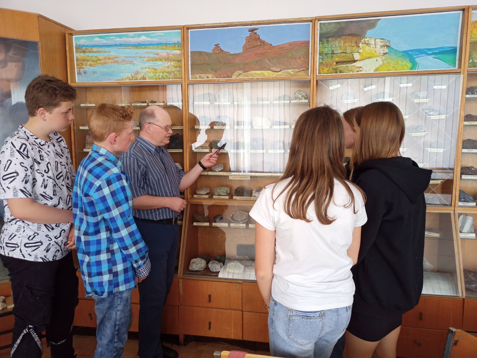 Юні туристи-краєзнавці відвідали географічний факультет