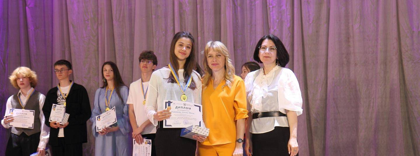 «Плекаємо науковців»: в Університеті нагородили найуспішніших слухачів обласної МАН