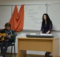 9 листопада з нагоди тижня інституту філології та журналістики відбувся вечір авторської поезії студентів, організований студентським самоврядуванням.