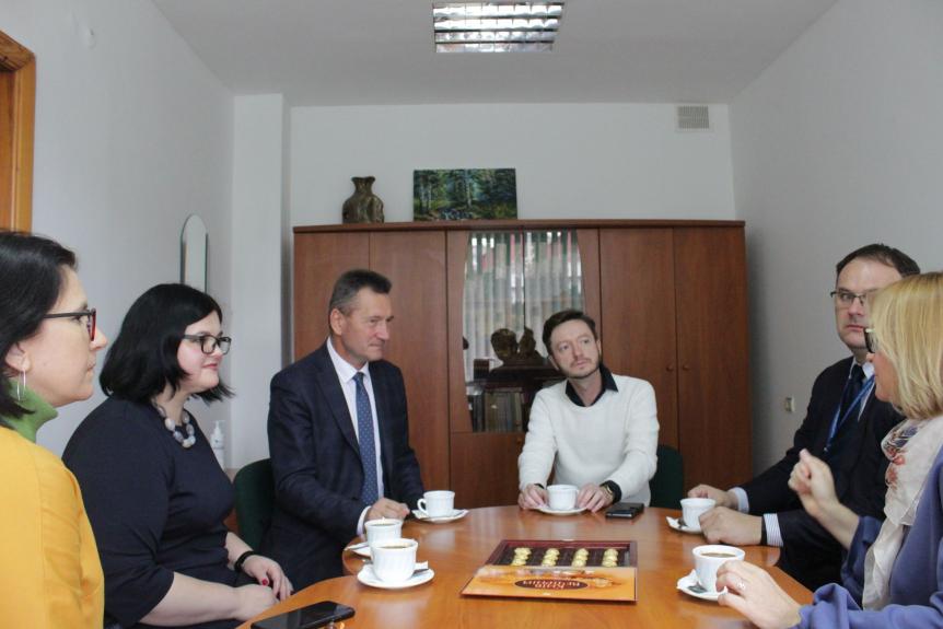University Administrators met with the Consul General of the Republic of Poland and a Famous Literary Scholar