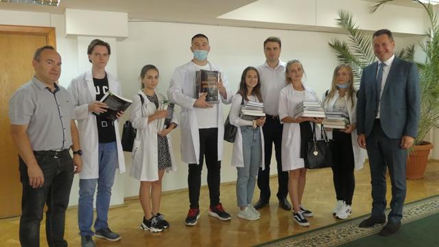 Freshmen of the Medical Institute received “passes” to the library