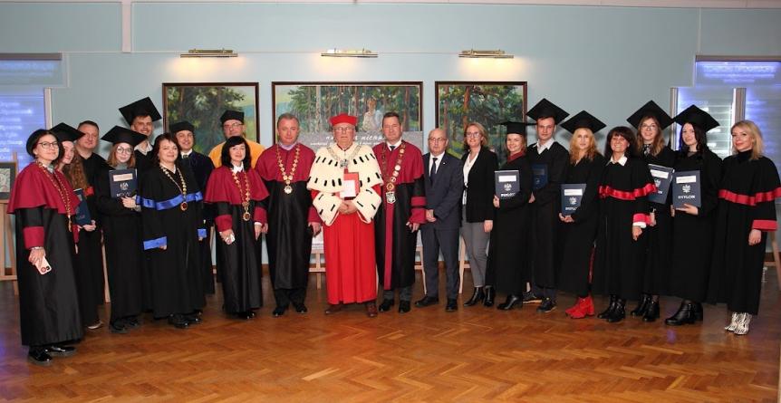 Студентам Університету вручили дипломи магістрів за програмою «Подвійний диплом»