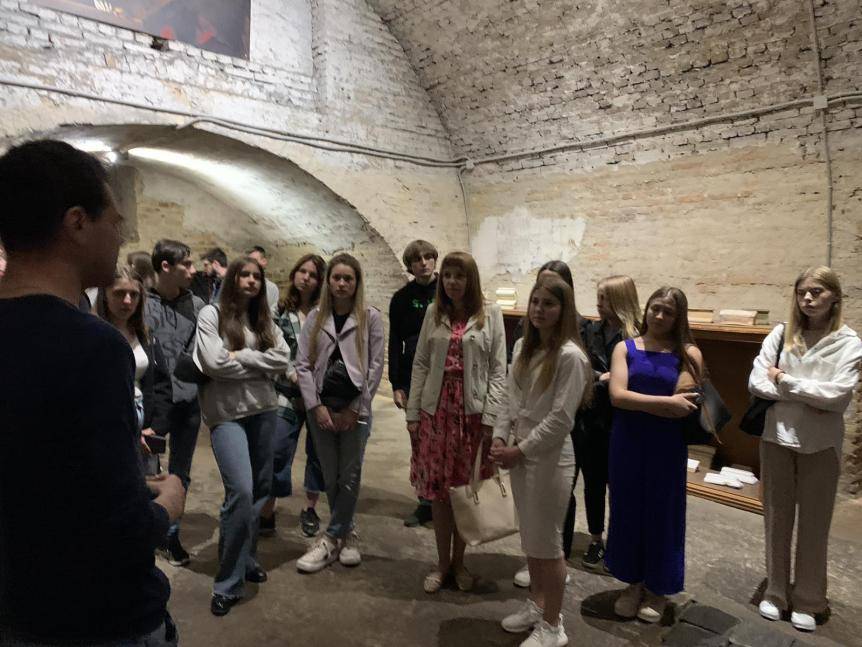 Студенти-журналісти мандрували Луцьким підземеллям