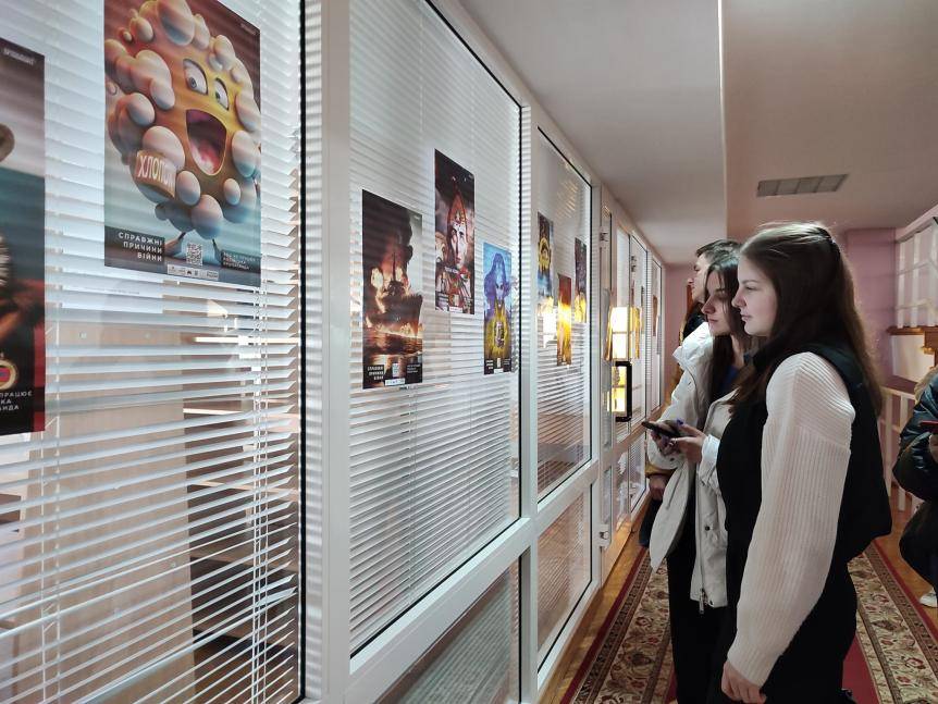 «Кожне слово, написане журналістами, має вплив на людей»: студенти відвідали XR-виставку