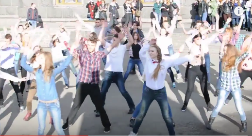 Студенти Лесиного вишу влаштували танцювальний флешмоб