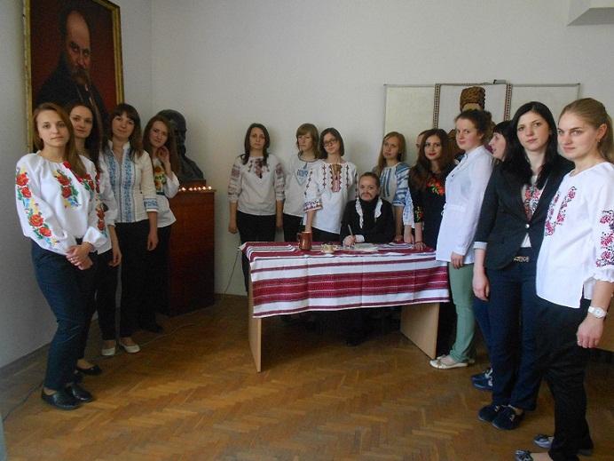 Студенти-україністи підготували театралізоване дійство про світову велич Шевченка 