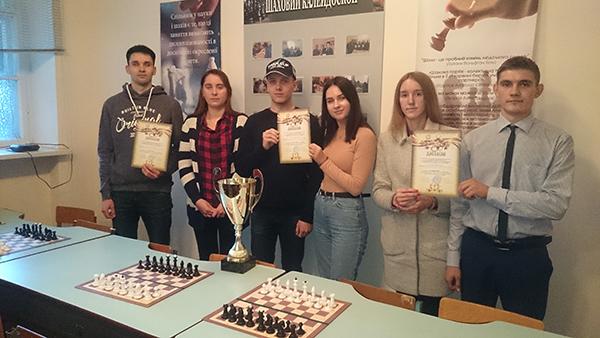 Переможці змагань із шахів серед студентства – збірна команда факультету інформаційних систем, фізики та математики
